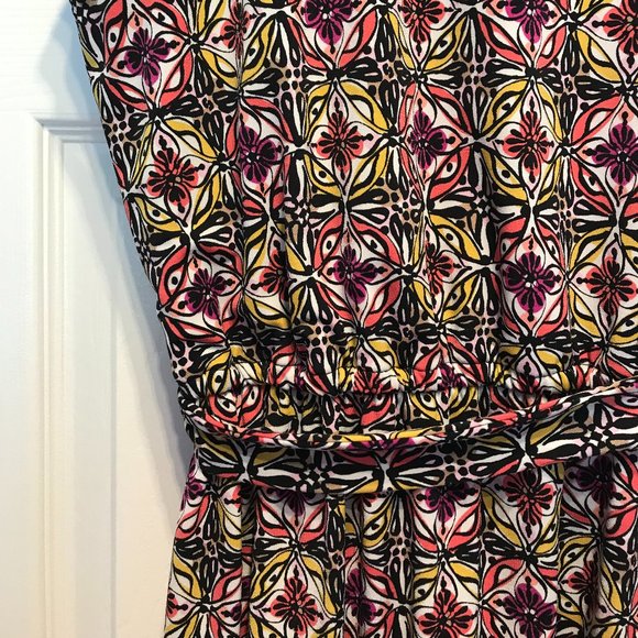 Stylish dress with belt - Picture 4 of 8